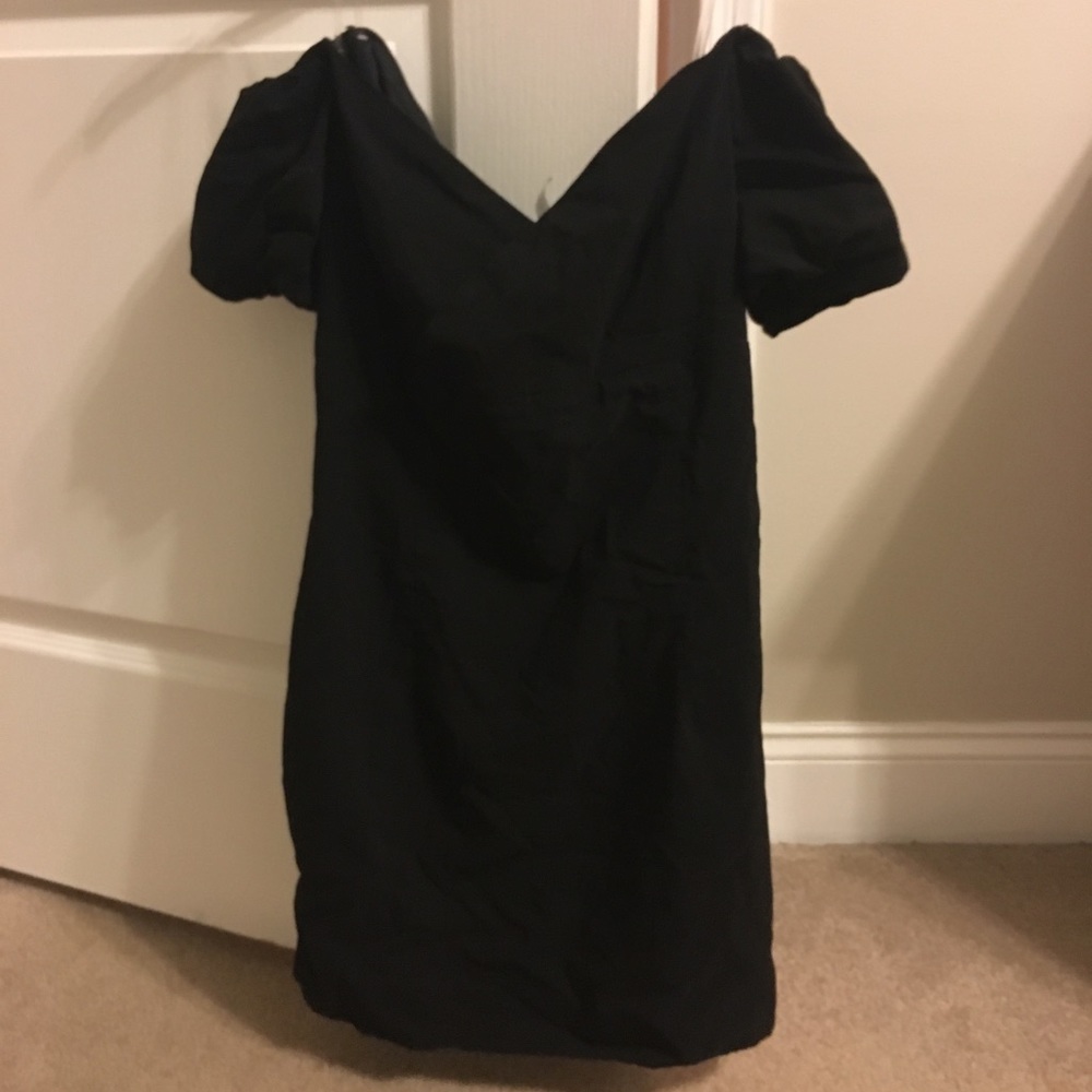 black bodycon dress